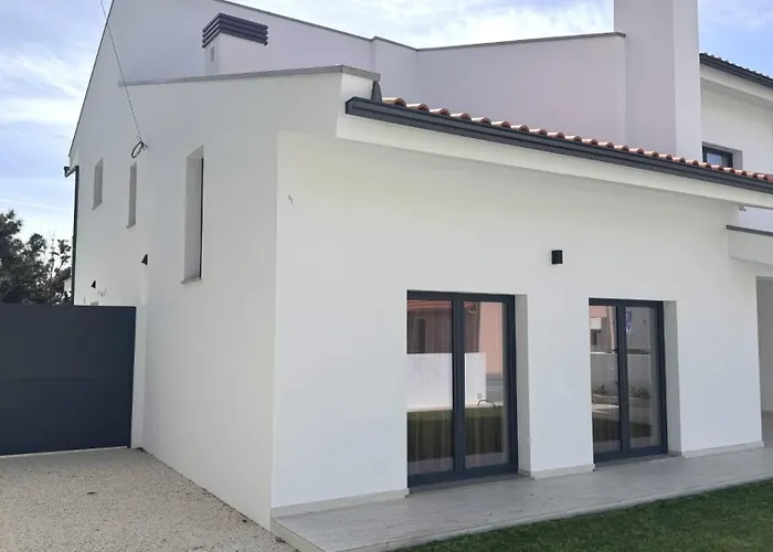 Casa Da Praia, Piscina A Sal, Aquecida E Coberta -praia Da * Barra